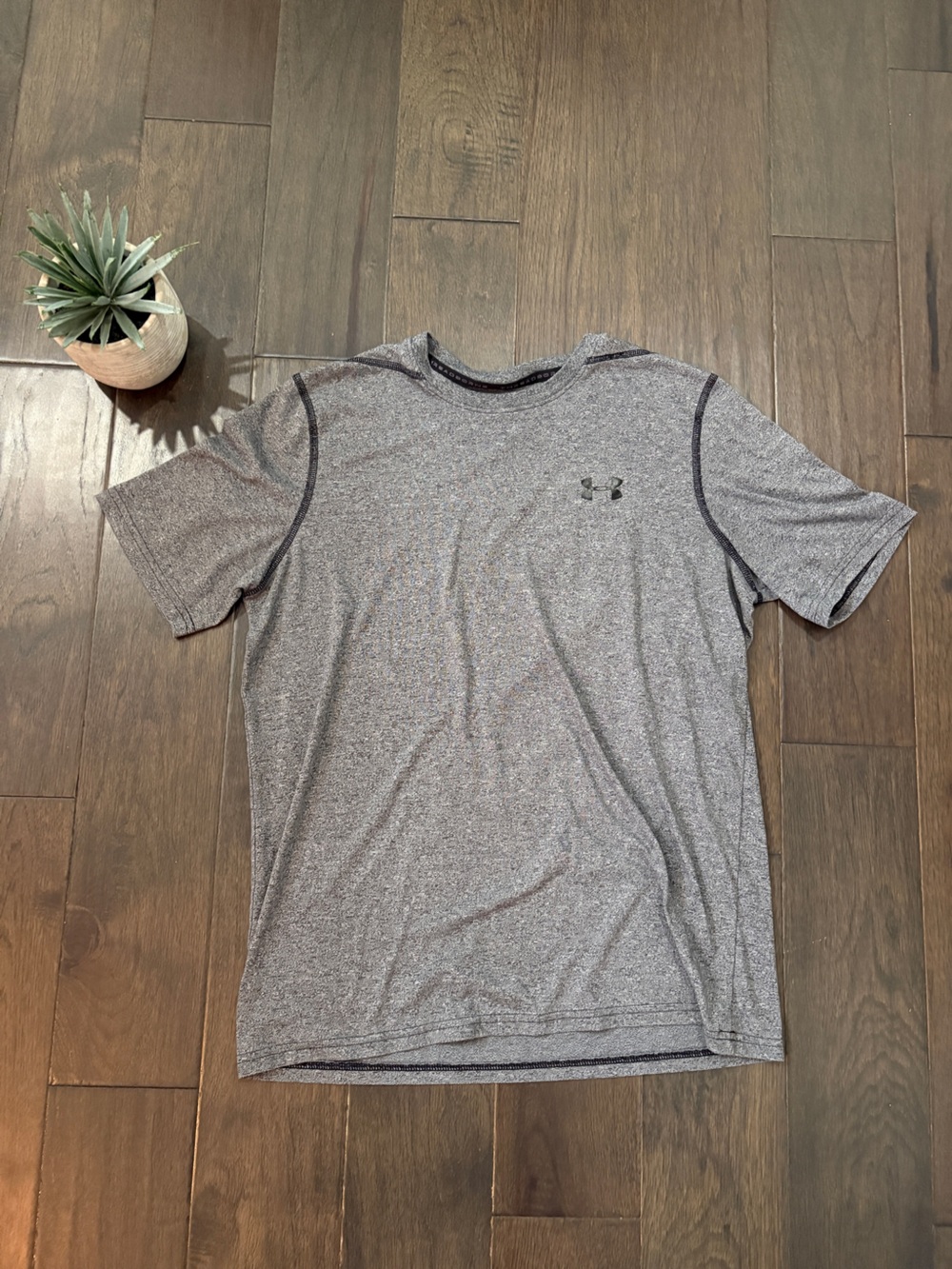 Under Armour Men’s Gray Heather Short Sleeve   Shirt